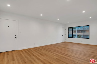 950 Havenhurst Dr unit 6, West Hollywood, CA 90046 - photo 3