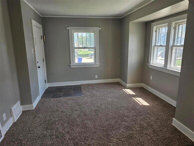 1129 C Ave NW, Cedar Rapids, IA 52405 - photo 2