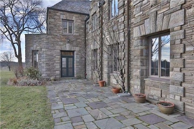 740 Hunt Ln, Flourtown, PA 19031 - photo 2