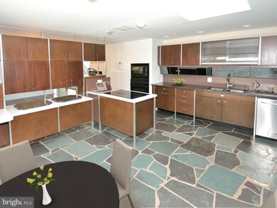 6202 Waterway Dr, Falls Church, VA 22044 - photo 5