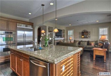 Kitchen, Island Dining, Family Room Combo