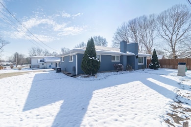 8513 W Sycamore Rd, Fairland, IN 46126 - photo 2