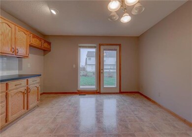 1102 Camelot Dr, Raymore, MO 64083 - photo 3