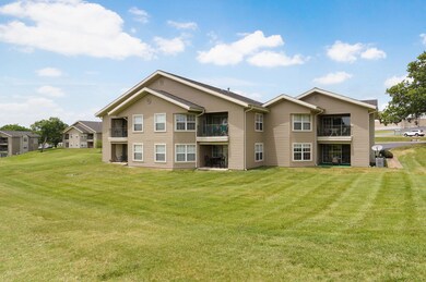 24-web-or-mls-120 W Rockford Dr B6-29