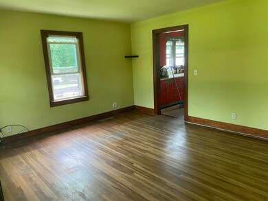 904 E Locust front room IMG_0350