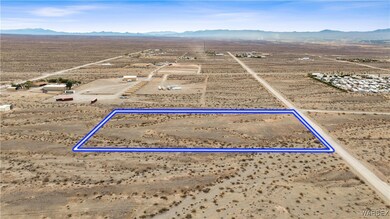 Birds eye view of property featuring a mountain vi