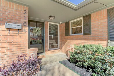 2106 Saxon Dr, Houston, TX 77018 - photo 3