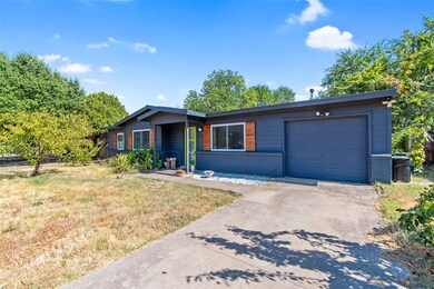 732 Greenway Dr, Hurst, TX 76053 - photo 4