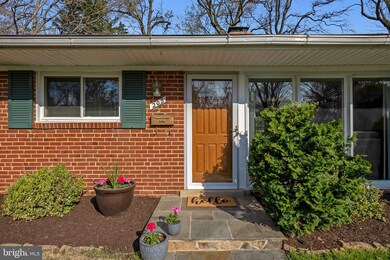 203 Scott Cir SW, Vienna, VA 22180 - photo 2