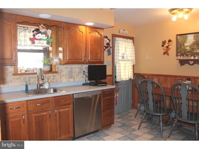 163 Hansen Terrace, Darby, PA 19023 - photo 3