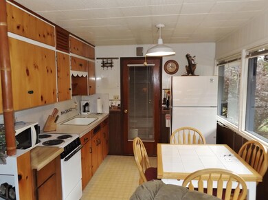 Kitchen/Dining!