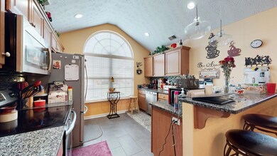 10718 Glenmary Springs Dr, Louisville, KY 40291 - photo 3