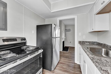 11-217 W Fairview Rd-11