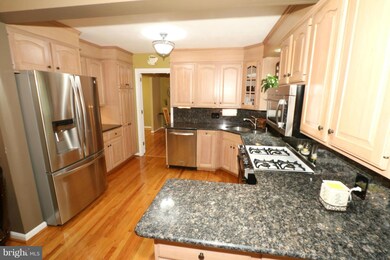 8002 Ferncliff Ct, Springfield, VA 22153 - photo 6