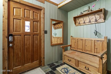 31 Beaver Rd-001-005-Entryway-MLS_Size