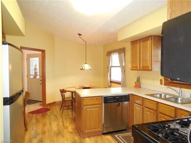 Good size eat in kitchen with newer appliances!