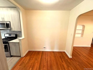 New Hampshire House Condos unit A7, Rego Park, NY 11374 - photo 5
