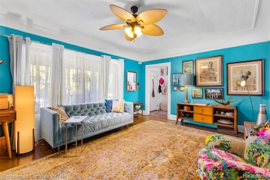 221 Chalmers St, Detroit, MI 48215 - photo 4