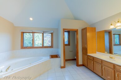23922 Pheasant Run Ct, Naperville, IL 60564 - photo 6