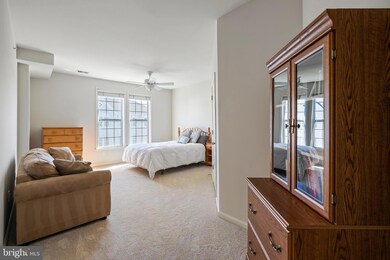 24701 Byrne Meadow Square unit 400, Aldie, VA 20105 - photo 5