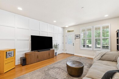 Entry/Living room