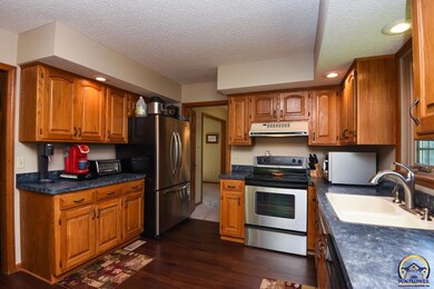 3825 SW Arvonia Place, Topeka, KS 66610 - photo 5