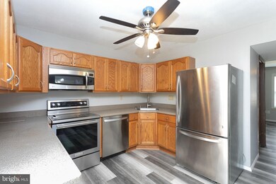 1370 Harford Square Dr, Edgewood, MD 21040 - photo 3