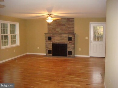 15904 Joyce Ln, Laurel, MD 20707 - photo 7