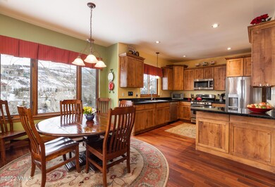 Dining & Kitchen