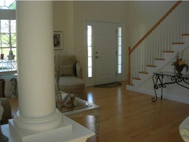 6 Sutherland Way, Nashua, NH 03062 - photo 2