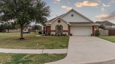 2054 Lepper St, Alvin, TX 77511 - photo 4
