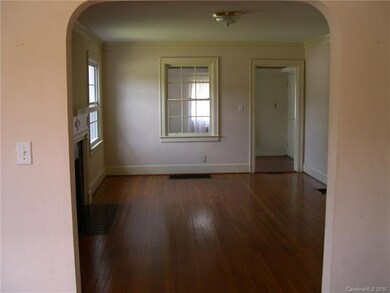View thru the LR to the side porch area