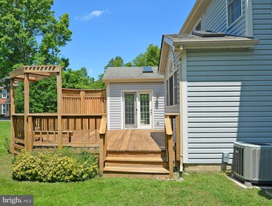 15470 Waters Creek Dr, Centreville, VA 20120 - photo 4