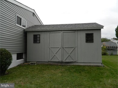 3307 Ridgeway St, Reading, PA 19605 - photo 4