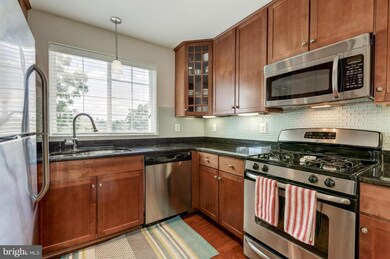 4151 S Four Mile Run Dr unit 202, Arlington, VA 22204 - photo 6