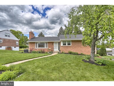 4013 Crestline Dr, Reading, PA 19606 - photo 2