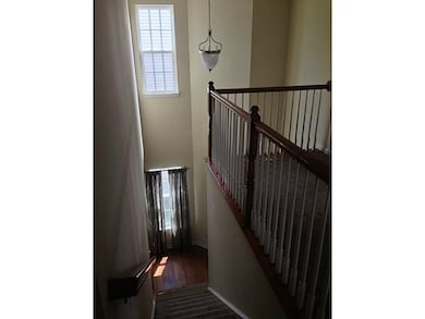 Entry/Foyer.