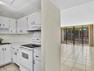 20500 W Country Club Dr unit 203, Aventura, FL 33180 - photo 2