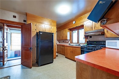 57 Hanover Ave, Pawtucket, RI 02861 - photo 6