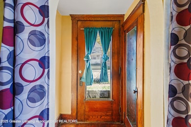 1527 Massachusetts Ave, Lansing, MI 48906 - photo 3