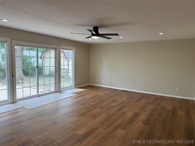 1818 S Ash Place, Broken Arrow, OK 74012 - photo 2