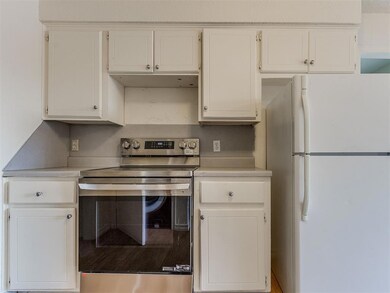1813 E Lindsey St unit 4, Norman, OK 73071 - photo 4