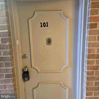 19319 Club House Rd unit 101, Montgomery Village, MD 20886 - photo 2