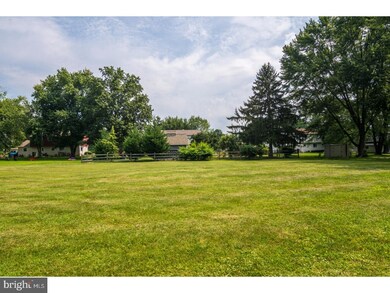 1582 Peach Tree Ln, Hatfield, PA 19440 - photo 4
