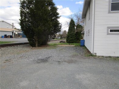 429 S Railroad St, Walnutport, PA 18088 - photo 5