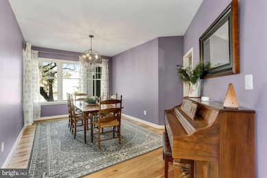 1326 Red Hawk Cir, Reston, VA 20194 - photo 5