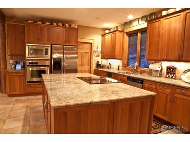 Large Eat-in Kitchen with Pantry