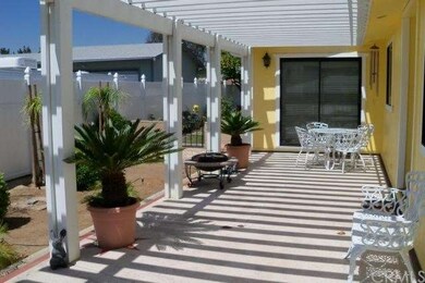 Front patio/sitting area