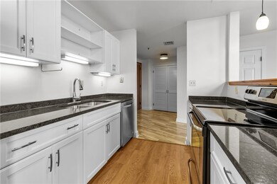 555 S Water St unit 219, Providence, RI 02903 - photo 2