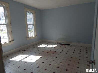 715 Fillmore St, Davenport, IA 52802 - photo 6